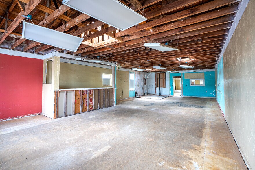 More Photos Of 213-215 N Coast Hwy 101, Oceanside Storefront Retail Office For Sale