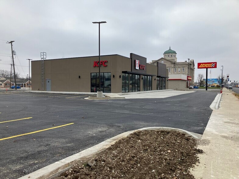 More Photos Of 637 E National Ave, Brazil Bank For Lease