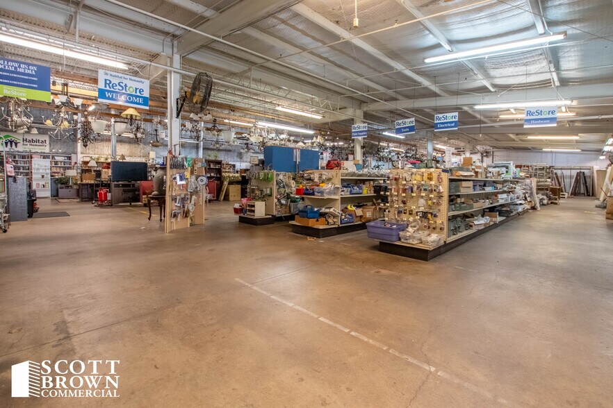 More Photos Of 1805 Cornell Ln, Denton Showroom For Lease