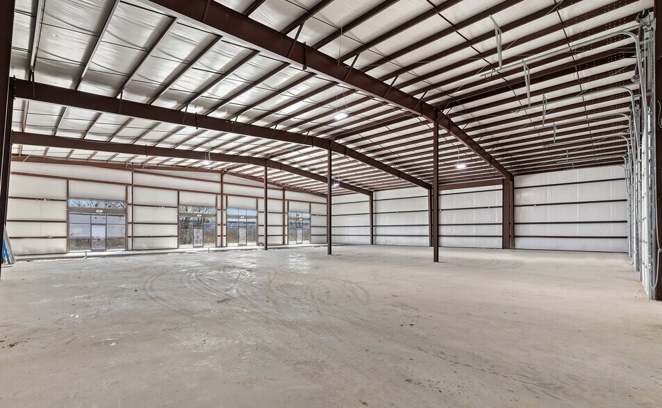 More Photos Of 202 W 1st St, Taylor Flex For Lease