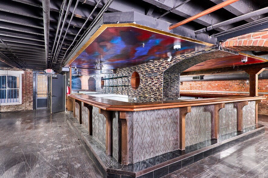 More Photos Of 910 2nd St, Sacramento Bar For Sale