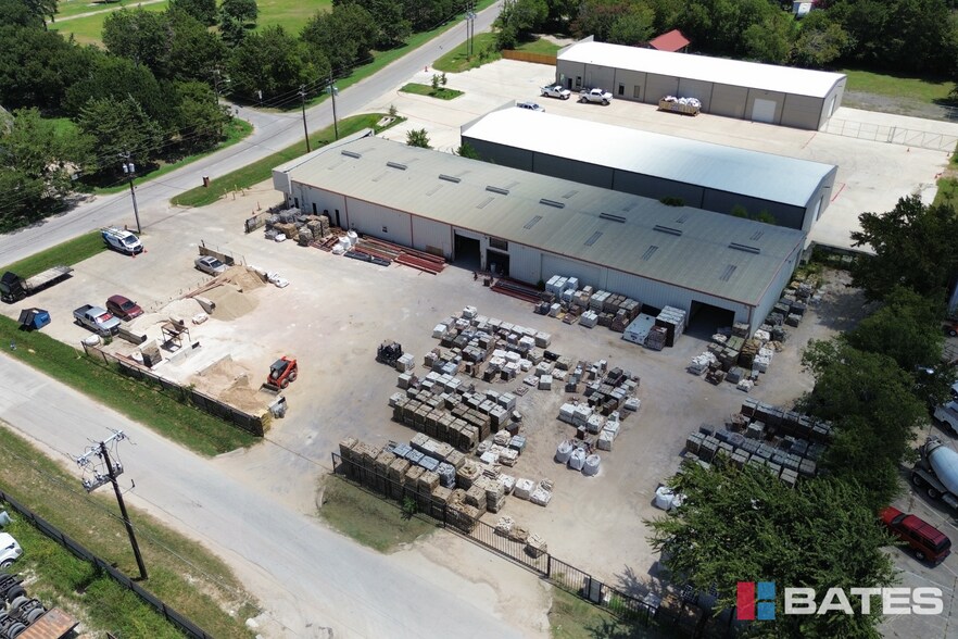 More Photos Of 1812 Garden Spring Dr, Dallas Warehouse For Sale