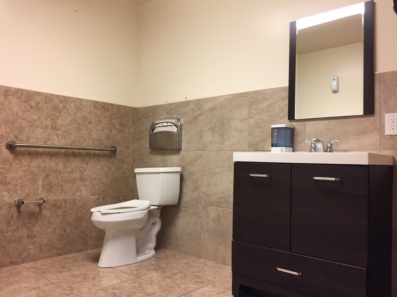 More Photos Of 1350-1362 Ridder Park Dr, San Jose Showroom For Lease