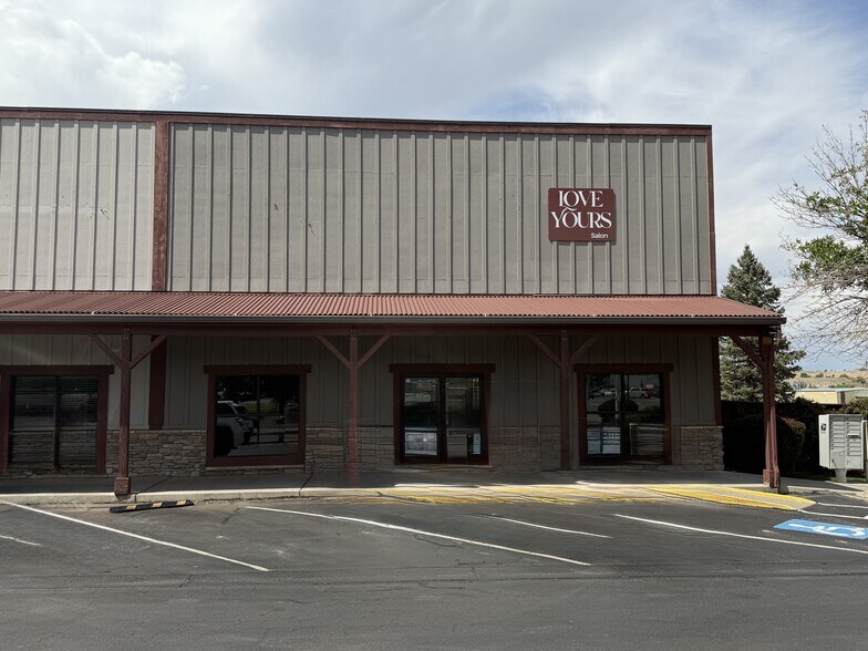 Primary Photo Of 1414 Hawk Pky, Montrose Freestanding For Lease