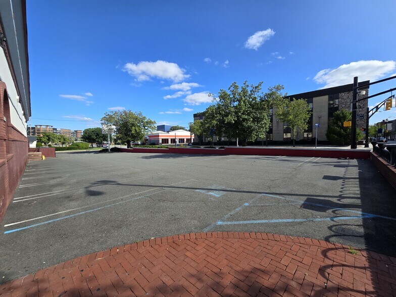 More Photos Of 110 Main St, Hackensack Drugstore For Lease