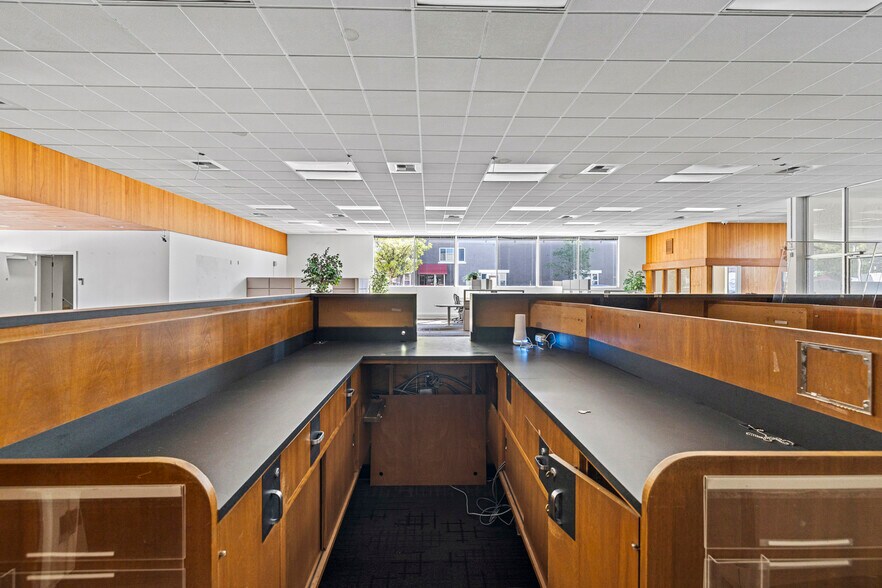 More Photos Of 501 N Olympic Ave, Arlington Bank For Lease