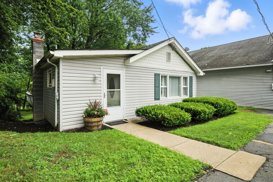 More Photos Of 260 Espanong Rd, Lake Hopatcong Restaurant For Sale