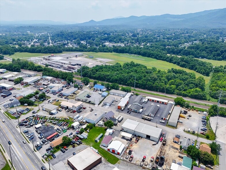 More Photos Of 722-726 Roanoke St, Salem Research And Development For Sale