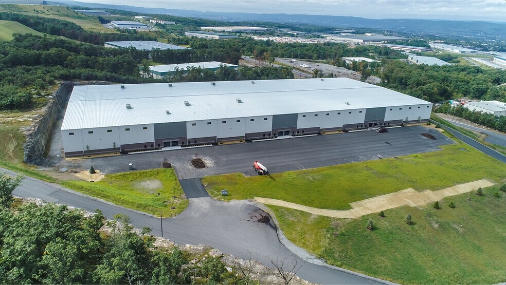 More Photos Of 130-150 Independence Dr, Pittston Township Warehouse For Lease