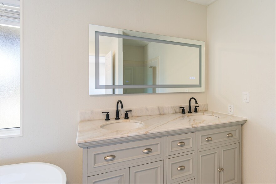 More Photos Of 19191 High Glen Rd, Alpine Specialty For Sale