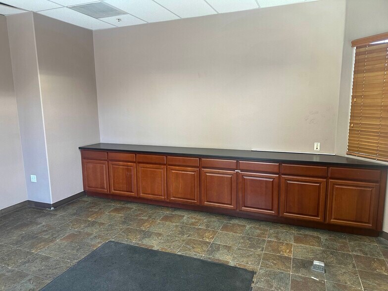 More Photos Of 953-959 E Monte Vista Ave, Turlock Office For Lease