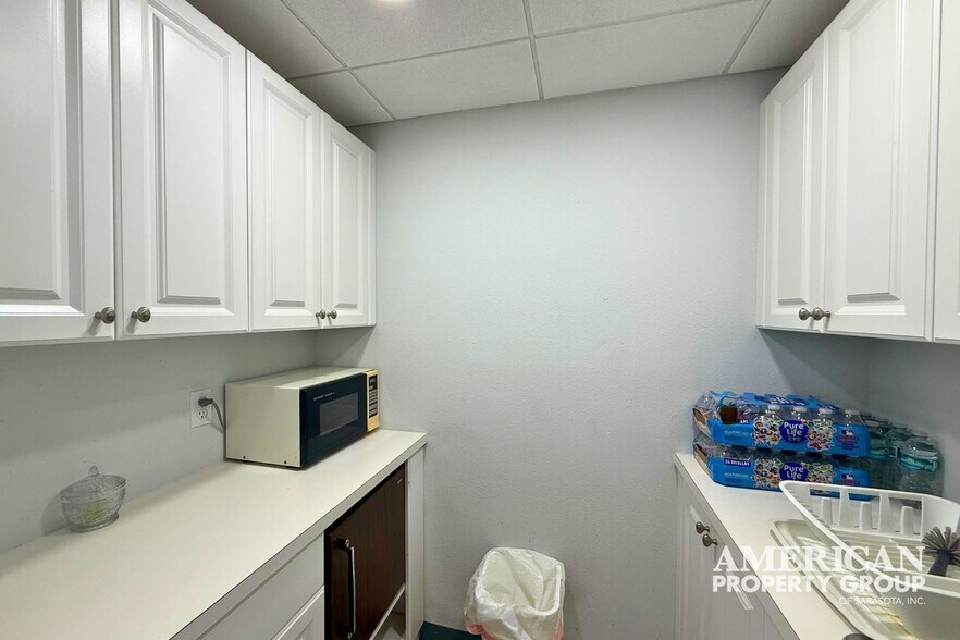 More Photos Of 3627 Webber St, Sarasota Storefront Retail Office For Sale