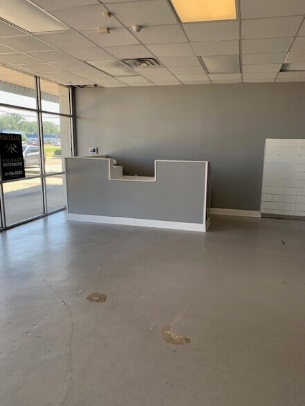 More Photos Of 9230 Florida Blvd, Baton Rouge General Retail For Sale