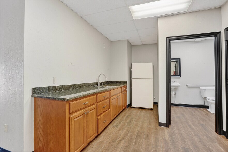More Photos Of 17311 NE 23rd St, Choctaw Office For Lease