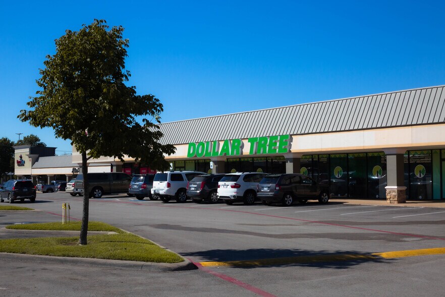 Primary Photo Of 101-121 N Greenville Ave, Allen Unknown For Lease