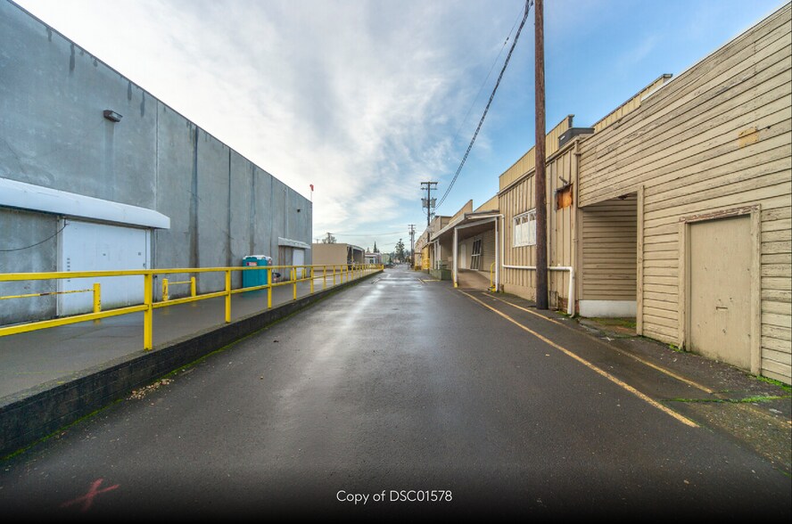 More Photos Of 809 Edgewater St NW, Salem Distribution For Lease
