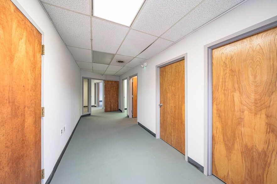 More Photos Of 8023 Malcolm Rd, Clinton Medical For Lease
