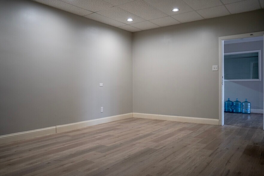 More Photos Of 4925 Avenue H, Rosenberg Warehouse For Lease