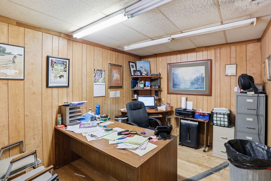 More Photos Of 3616-3618 Dividend Dr, Garland Manufacturing For Sale