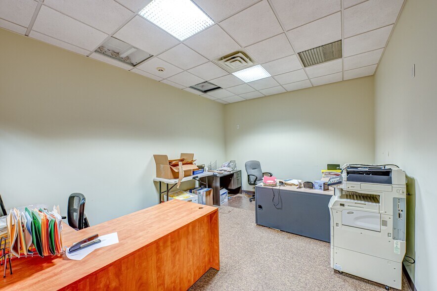 More Photos Of 71 Gazza Blvd, Farmingdale Office For Lease