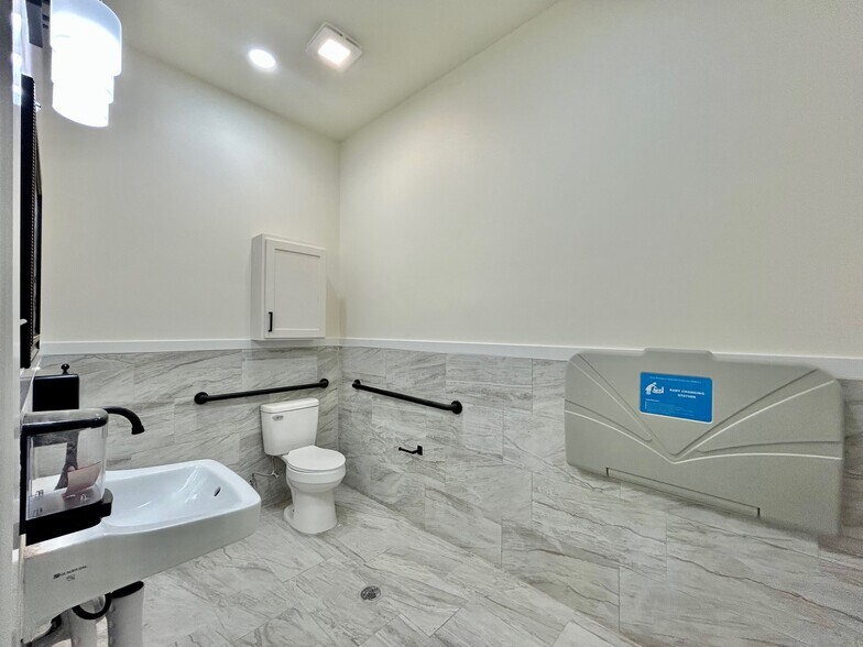 More Photos Of 1113 San Bernardo Ave, Laredo Office For Lease