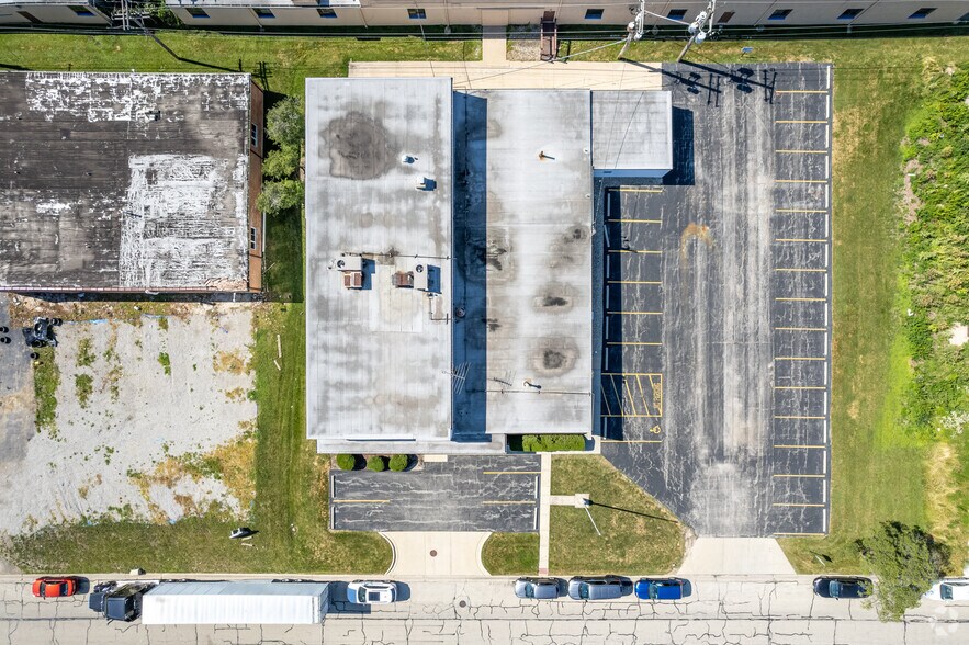 More Photos Of 223 Interstate Rd, Addison Light Manufacturing For Sale