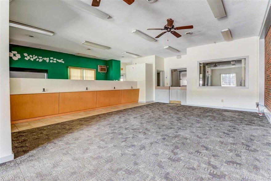 More Photos Of 234 White Mountain Hwy, Conway Freestanding For Lease