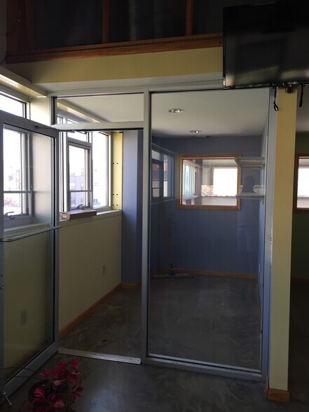 More Photos Of 496 Glen Iris Dr, Atlanta Warehouse For Lease