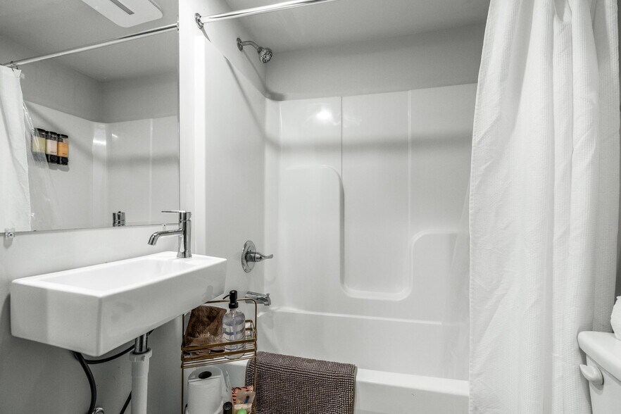 More Photos Of 207 Bank St, New Albany Apartments For Sale