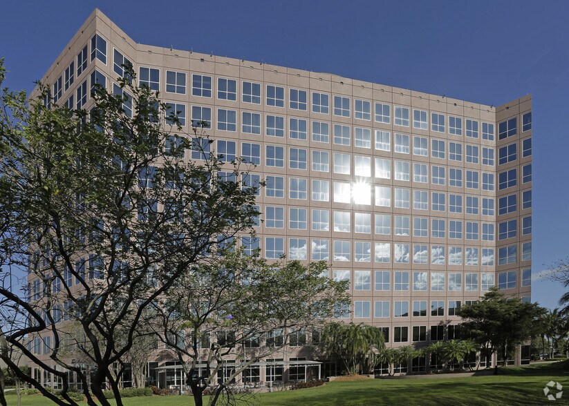 More Photos Of 5200 Waterford District Dr, Miami Unknown For Lease