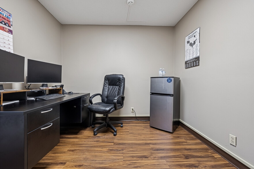 More Photos Of 3502 Dickerson Pike, Nashville Flex For Sale