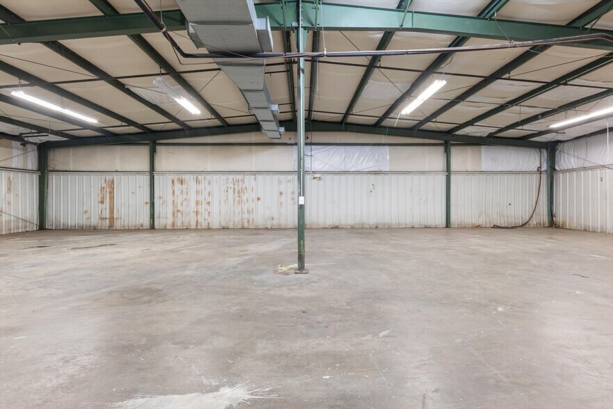 More Photos Of 1811-1813 Old Estill Springs Rd, Tullahoma Warehouse For Lease