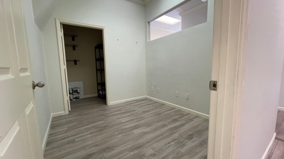 More Photos Of 3459 Pine Ridge Rd, Naples Office For Lease