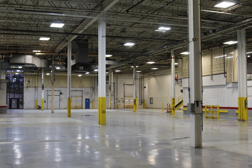 More Photos Of 414 E 40th St, Holland Manufacturing For Lease