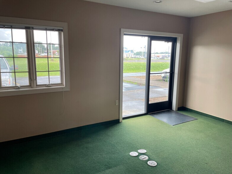 More Photos Of 184 Stone Container Dr, Clarksville Bank For Lease