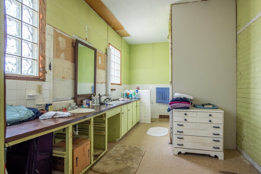 More Photos Of , Kings Mountain Unknown For Sale