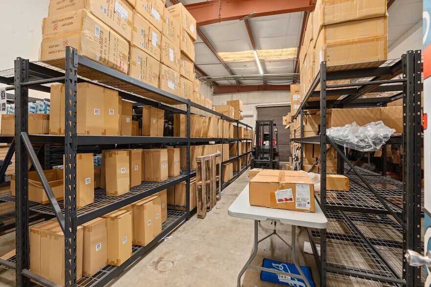 More Photos Of 175 Semoran Commerce Pl, Apopka Light Distribution For Sale