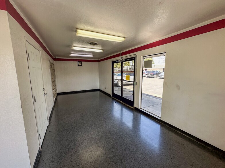 More Photos Of 1547 Starr Dr, Yuba City Office For Sale