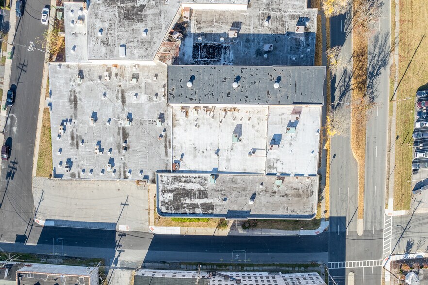 More Photos Of 40 Mulberry St, Middletown Flex For Sale