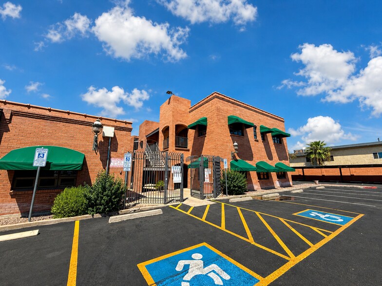 More Photos Of 2701 N 16th St, Phoenix Medical For Sale