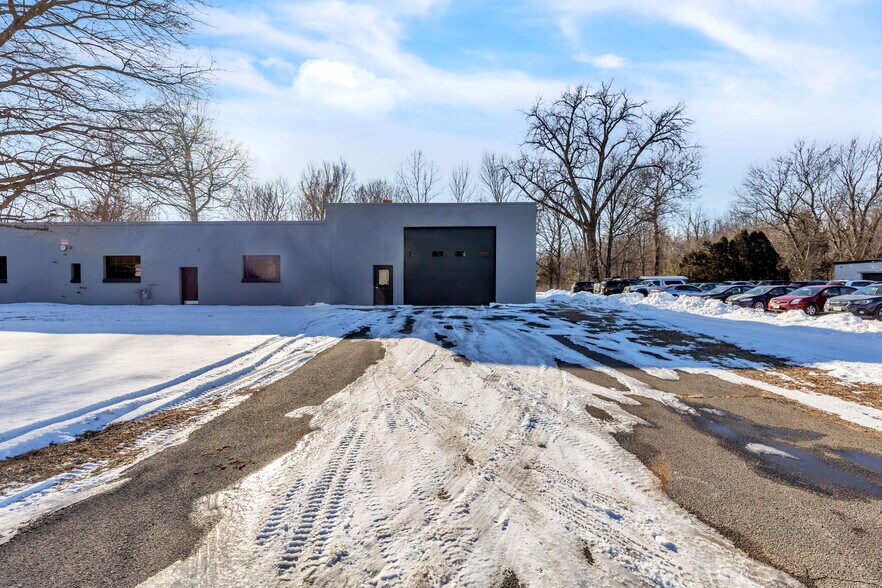 More Photos Of 67 Mainline Dr, Westfield Manufacturing For Lease