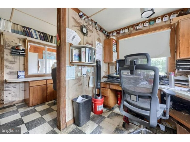 More Photos Of 240 Railroad Ave, Bird In Hand Flex For Sale