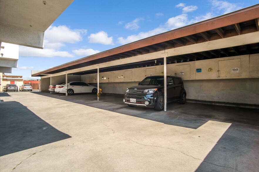 More Photos Of 18551 Prairie St, Northridge Apartments For Sale