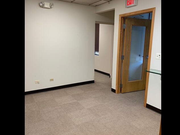 More Photos Of 350-370 Lexington Dr, Buffalo Grove Flex For Lease