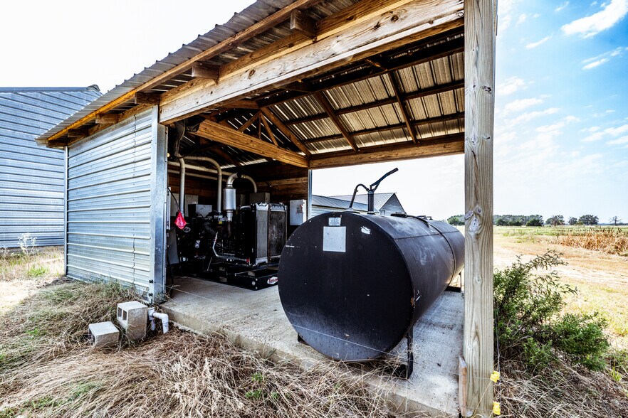 More Photos Of 3585 AN County Road 2701, Tennessee Colony Specialty For Sale