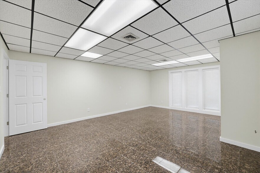 More Photos Of 1801 N Meridian Rd, Tallahassee Office For Lease