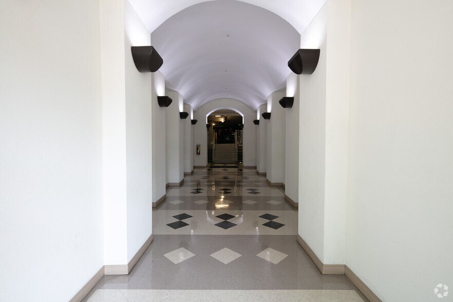 More Photos Of 3060 Peachtree Rd NW, Atlanta Office For Lease