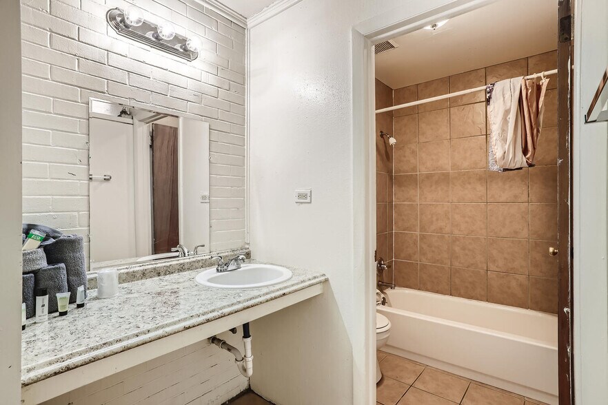 More Photos Of 1525 Valentia St, Denver Hotel For Sale
