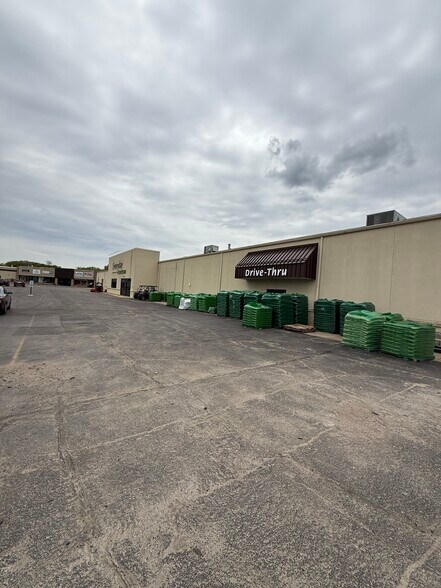 More Photos Of 825 W Fulton St, Waupaca General Retail For Lease