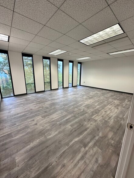 More Photos Of 730 Holiday Dr, Pittsburgh Office For Lease